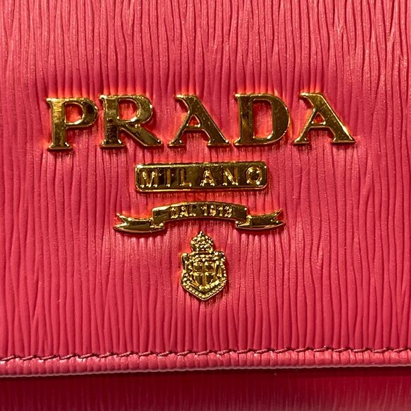 Prada Vitello Move Leather Wallet on Chain - Peonia - Preowned - Picture 10 of 12